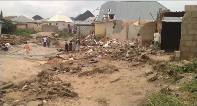  ??  ?? Houses destroyed by the flood in Suleja Town