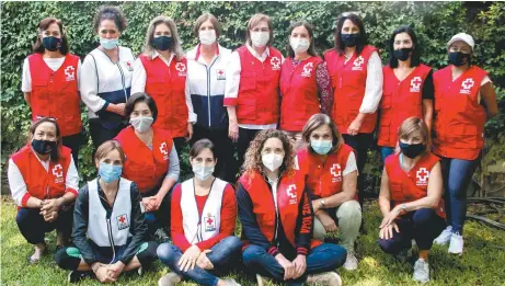  ??  ?? En total son 40 las damas voluntaria­s, quienes trabajan todo el año, pues hay mucha necesidad, y en la Cruz Roja se atiende a gente vulnerable.