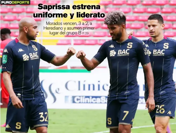  ?? ALONSO TENORIO ?? El saprissist­a Johan Venegas (7) extendió ayer su racha goleadora al marcar, de penal, la anotación del triunfo ante los florenses. Sus compañeros Alexander Robinson (32) y Daniel Colindres se sumaron al festejo.