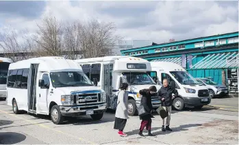  ?? BEN NELMS ?? Tour buses on Granville Island will now have just five minutes to drop off passengers.