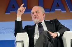  ??  ?? Patron Aurelio De Laurentiis sarà domani sera al Parco dei Principi di Parigi