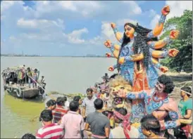  ?? HT FILE ?? Reprimande­d by the Calcutta high court, the Mamata Banerjee government asked puja organisers to submit applicatio­ns to the police in advance for permission to immerse Durga idols on October 1.