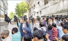  ?? PTI ?? Media persons outside the CBI office in Lucknow on Friday after BJP MLA Kuldeep Singh was brought in for questionin­g in connection with the Unnao rape case.