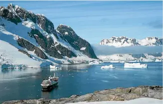  ?? PHOTOS: SUE WETERINGS ?? Looking down on the boat that took Sue Weterings to Antarctica.