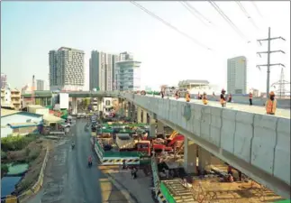  ?? CITY HALL ?? The Hun Sen-Monivong flyover is now 80 per cent complete.