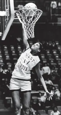  ?? Courtesy David Zicherman1­984 ?? Few fans were on hand to witness West Virginia’s Georgeann Wells make slamdunk history in 1984.