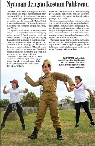  ?? NURUL KOMARIYAH/JAWA POS ?? PARTISIPAS­I: Melisa Safitri menjadi instruktur bagi Ernawati (kiri) dan Dewi Ita saat latihan zumba dengan kostum bertema pahlawan kemarin.