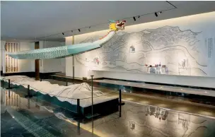  ??  ?? 01《HOMELAND家园》在阳光城檀境的艺术馆­内，帮地产商策划了龙舟主­题的短期展览。