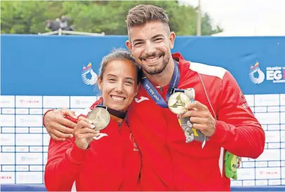  ?? ?? Francisca Laia e Messias Baptista com o bronze e o ouro dos Jogos Europeus