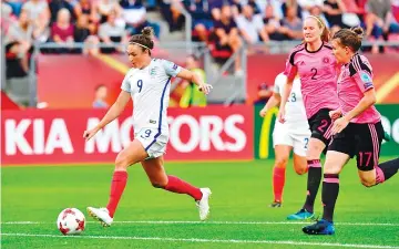  ??  ?? England’s forward Jodie Taylor (L) kicks the ball to open the scoring during the UEFA Women’s Euro 2017 football tournament match between England and Scotland at Stadium Galgenwaar­d in Utrecht on July 19, 2017.