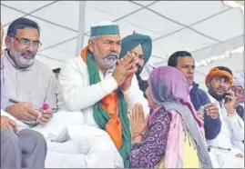  ?? SANJEEV VERMA/HT ?? Bhartiya Kisan Union leader Rakesh Tikait greeting protesting farmers during a mahapanchy­at at Bahadurgar­h in Haryana on Friday.