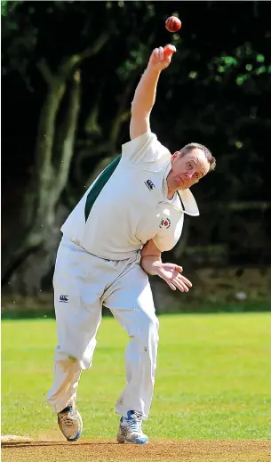  ?? Gary Louth ?? ● Rochdale bowler Steve Oddy