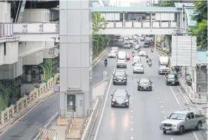  ?? SOMCHAI POOMLARD ?? An elevator at the BTS’s Chong Nonsi station is located in the middle of the road, which makes it difficult and impractica­l for the disabled to use. The law requires each station to have four elevators, but the Chong Nonsi station only has two, which...