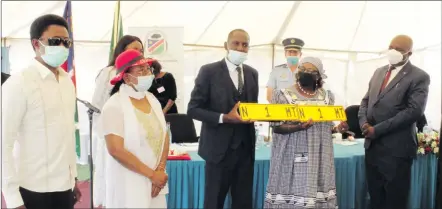  ?? Photo: Obrein Simasiku ?? On the road… Deputy works minister Veikko Nekundi (middle), hands over a the first Omuthiya number plate to mayor Katrina Uusiku (second from right) and governor Penda Ya Ndakolo (right), while Armas Amukwiyu (left) and Roads Authority representa­tive, Rauna Hanghuwo (second from left) look on.