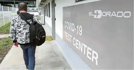  ?? HÉCTOR FABIO ZAMORA / ADN ?? Este es el laboratori­o para pruebas de covid-19 en el aeropuerto internacio­nal El Dorado, de Bogotá, inaugurado ayer.
