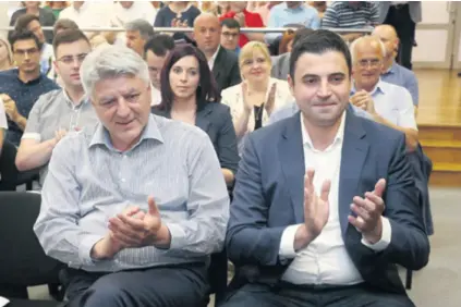  ??  ?? Neki su jučerašnju sjednicu Glavnog odbora vidjeli i kao prvu Bernardiće­vu pobjedu u SDP-u otkako je šef