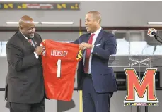  ?? TONI L. SANDYS/THE WASHINGTON POST ?? Michael Locksley (left), who left Maryland after 2015, became an analyst at Alabama in 2016, then became Alabama’s offensive coordinato­r by 2018, just became head coach for Maryland for 2019.