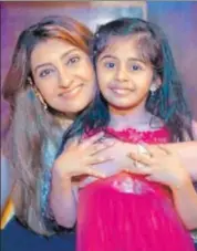  ??  ?? Juhi Parmar with her fiveyearol­d daughter