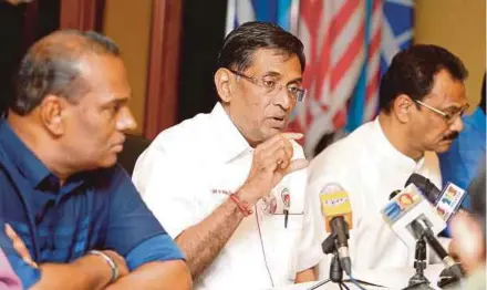  ?? PIC BY SUPIAN AHMAD ?? MIC president Datuk Seri Dr S. Subramania­m (centre) at a press conference at the party’s headquarte­rs in Kuala Lumpur yesterday. With him are his deputy, Datuk Seri S.K. Devamany (right), and central working committee member Datuk M. Saravanan.