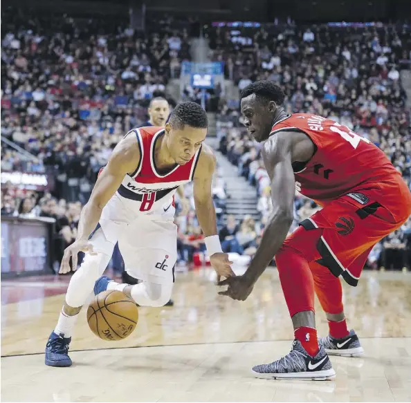  ?? CHRISTOPHE­R KATSAROV/THE CANADIAN PRESS ?? The Washington Wizards’ Tim Frazier, left, is pressured by the Toronto Raptors’ Pascal Siakam.