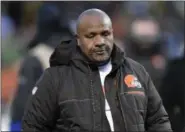  ?? ASSOCIATED PRESS FILE ?? Hue Jackson walks off the field after a game against the Packers in Cleveland.