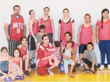  ?? JAVIER QUIROZ LA RAZA ?? El equipo Tabasco femenil de la Liga Azteca de Basketball busca nuevas jugadoras.