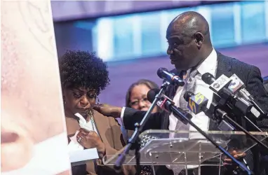  ?? STU BOYD II/THE COMMERCIAL APPEAL ?? Attorney
Ben Crump comforts the mother of Ramon Mcghee, Lisa Shahan Choat, at a press conference in response to Mcghee being found dead covered in lice, bed bugs and feces at the Shelby County Criminal Justice
Center at Mississipp­i Boulevard Christian Church on
Feb. 9.