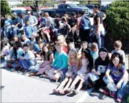  ?? Photo by Mike Eckels ?? Students from Decatur Northside Elementary line the curb on Main Street in downtown Decatur on Friday, waiting for the 2017 Decatur homecoming parade to begin.