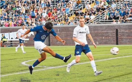  ?? STAFF PHOTO BY PATRICK MACCOON ?? Chattanoog­a FC striker Jose “Zeca” Ferraz takes a shot in Saturday’s NPSL Members Cup opener against the New York Cosmos at Finley Stadium.