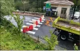  ?? (Photos ADS, reporter mobile / Monica Leonaro et mairie de Tende) ?? Plusieurs éboulement­s ont paralysé la circulatio­n depuis Fontan jusqu’au tunnel de Tende.