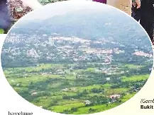  ??  ?? (Gambar kiri) PANORAMA pekan Ranau dilihat dari puncak
Bukit Dompurungo­n.