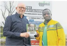  ?? FOTOS (2): HOLGER TEUSCH ?? Hans Tilly vom Verein Silvesterl­auf Trier (links) und John Peter Ndacyayise­nga vom ruandische­n Leichtathl­etik-Verband bereiten nach 2019 und 2022 den nächsten Jugendaust­ausch für August dieses Jahres vor.
