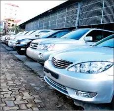  ?? HENG CHIVOAN ?? Cambodia imported $600.903 million worth of vehicles and parts in the first five months of the year, down 17.39 per cent from $727.358 million during the same period last year.