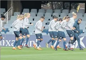  ?? FOTO:: GERARD FRANCO ?? El Lyon se entrenó ayer en el Mini tras las ruedas de prensa