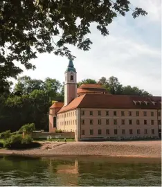 ?? Foto: ?? Mit dem Dampfer zum Kloster: Das Kloster Weltenburg liegt direkt am Wasser. Die Schiffstou­r führt durch den berühmten Donaudurch­bruch.