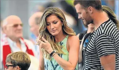  ?? CHRISTOPHE SIMON / GETTY ?? Gisele Bündchen i Tom Brady, malgrat tot, no sembla que tinguin intenció de separar-se