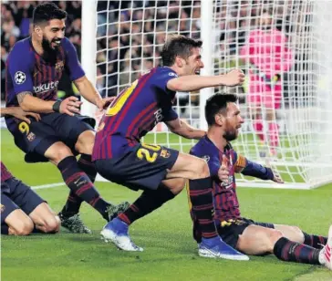  ?? FOTO: AFP ?? > Messi anotó en par de ocasiones para acercar al Barcelona a la final.