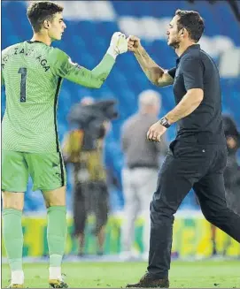  ?? FOTO: AP ?? Kepa, con Frank Lampard
El técnico dijo ayer que hablaría con el portero