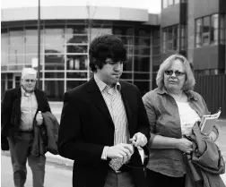  ?? MATTHEW SHERWOOD FOR NATIONAL POST ?? Matt DeHart, centre, seen here last year with his parents Paul and Leann DeHart, came to Canadain 2013 and claimed refugee protection.