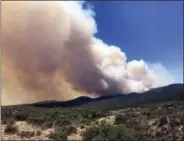  ?? LES STUKENBERG — THE DAILY COURIER VIA AP ?? Smoke billows from a wildfire locally called Goodwin Fire, near Prescott, Ariz., Tuesday. More than 500 firefighte­rs braced for windy conditions Tuesday as they continued to battle the northern Arizona wildfire that has burned 6.8 square miles (17.6...