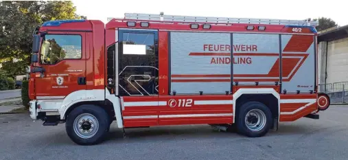  ?? Foto: FFW Aindling ?? Seit Juni diesen Jahres auf den Straßen in und um Aindling unterwegs: Das neue Einsatzfah­rzeug der Freiwillig­en Feuerwehr, das LF20, wird an diesem Wochenende gebührend und fei erlich eingeweiht.