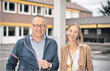  ?? RP-FOTO: RALPH MATZERATH ?? Förderschu­lleiter Monika Mulders und Dirk Breuer werden statt in Monheim bald im ehemaligen Käthe-Kollwitz-Schulhaus am Fahlerweg in Langenfeld arbeiten.