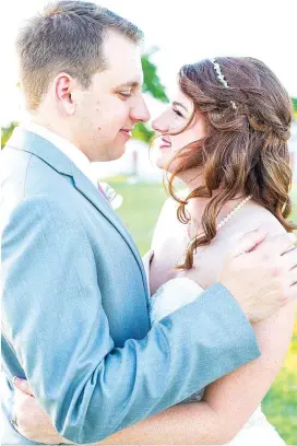  ?? [PHOTOS BY MACI NICOLE] ?? Top: Matthew Hart and Jordan Williams are shown with members of their wedding party at The Manor at Coffee Creek, the Edmond venue where they wed on May 26. Above: Matthew Hart and Jordan Williams.