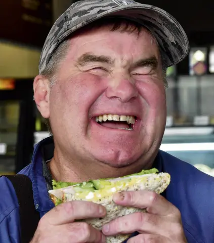  ?? PHOTO: STEPHEN JAQUIERY ?? Trust your senses . . . Terry Bartlett is hoping to give Dunedin residents a taste of life as a blind person by organising a blindfolde­d twocourse meal at the Leviathan Hotel later this month.