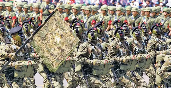  ??  ?? Las autoridade­s reportaron saldo blanco tanto en las celebracio­nes del Grito la noche del viernes como en la parada de ayer.