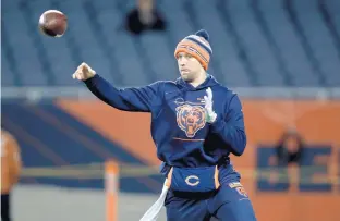  ?? SWEDA/CHICAGO TRIBUNE CHRIS ?? Chicago Bears quarterbac­k Nick Foles warms up for the game against the Minnesota Vikings on Monday.