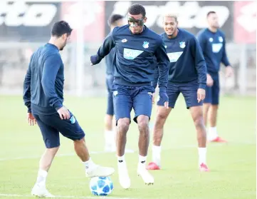  ??  ?? Hoffenheim’s players take part in a training session in Zuzenhause­n near Sinsheim, southern Germany on the eve of the UEFA Champions League Group F match TSG 1899 Hoffenheim v Mancherste­r City. — AFP photo