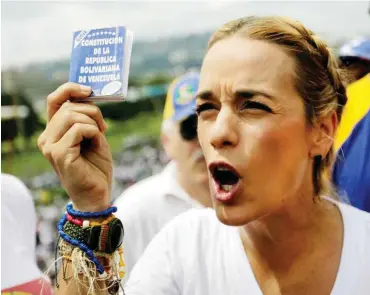  ?? Foto: Reuters/Marco Bello ?? Die Opposition beruft sich neuerdings auf die Verfassung: Lilian Tintori, Ehefrau von Leopoldo López