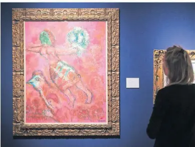  ?? FOTO: DPA ?? Es muss ja nicht gleich ein Marc Chagall (hier mit seinem Werk „Danseuses au double-profil vert“) sein: Doch Kunstmesse­n wie die Art Cologne oder Ausstellun­gen sind eine gute Inspiratio­nsquelle für die heimische Kunstsamml­ung.