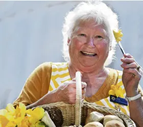  ?? PHOTO: CHRISTINE O’CONNOR ?? Giving back . . . Cancer survivor Pat Barton volunteers behind the scenes to make sure those helping run the Cancer Society’s Daffodil Day fundraiser are well fed.